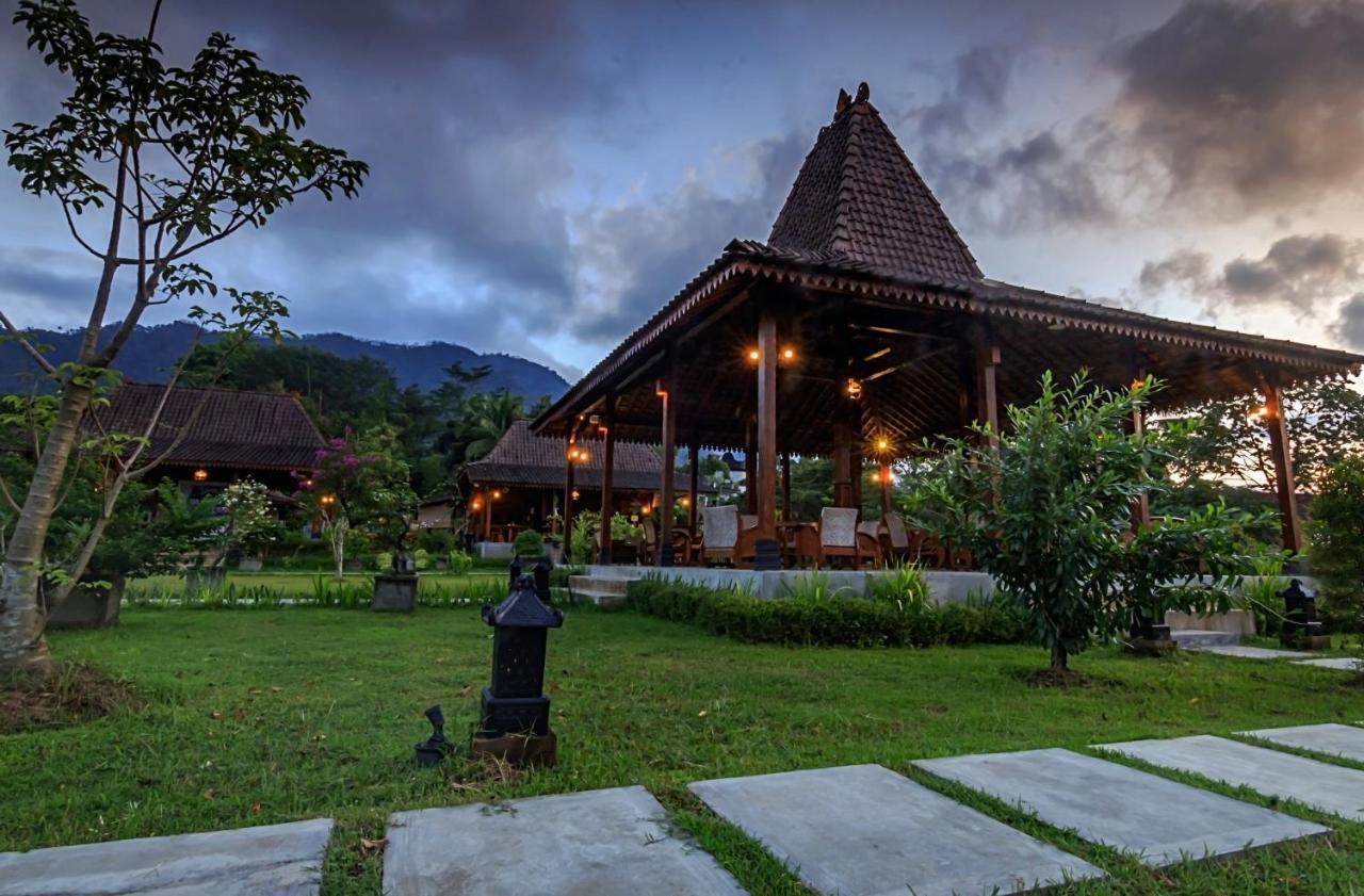 Balkondes Majaksingi Jasamarga Magelang Exterior foto